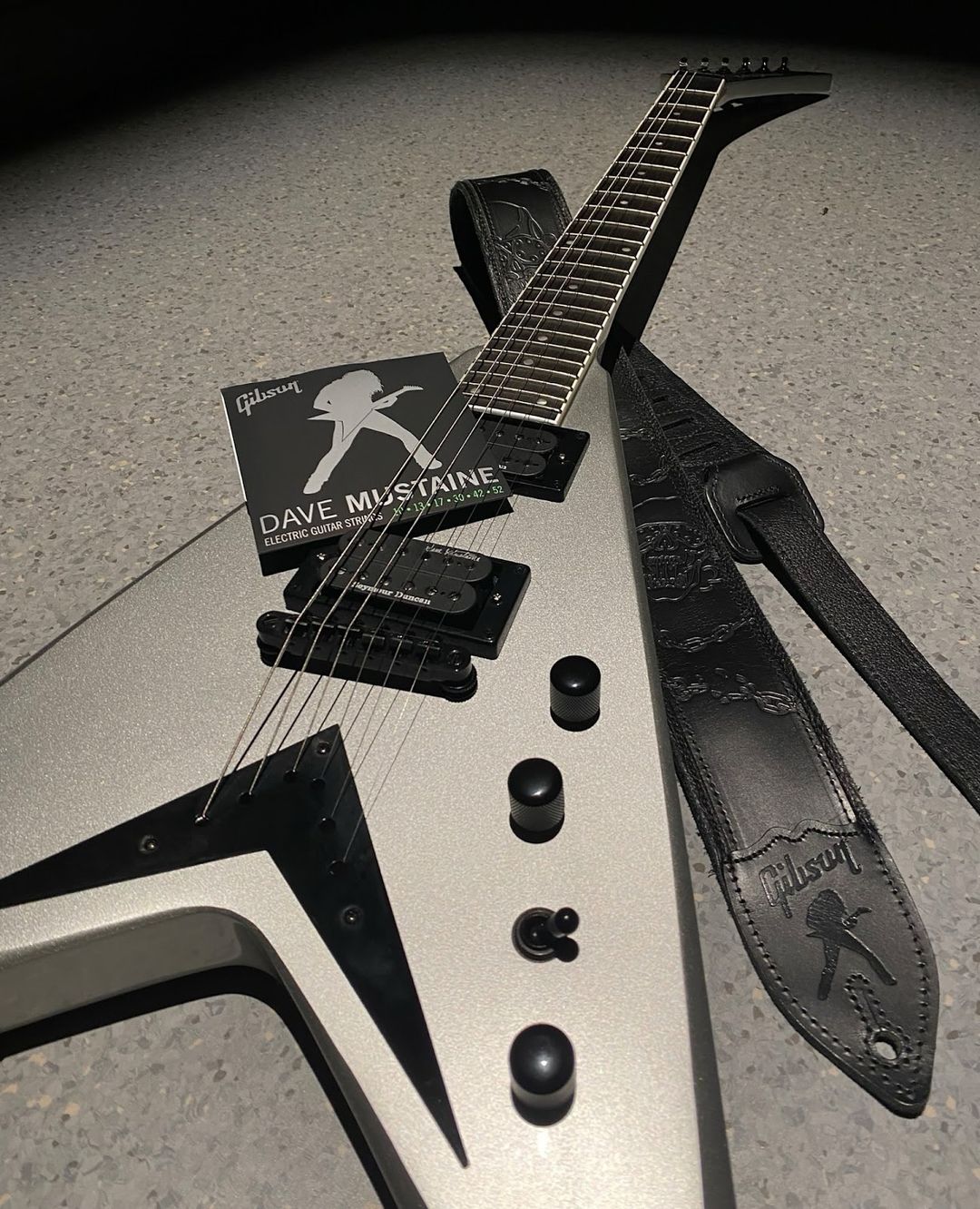 Gibson 18 String Razor NEW Dave Mustaine Gibson Strap & Strings Collection – Megadeth