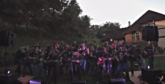 Watch Megadeth Perform Acoustic Version Of ’Symphony Of Destruction’ With Fans At ’Boot Camp’