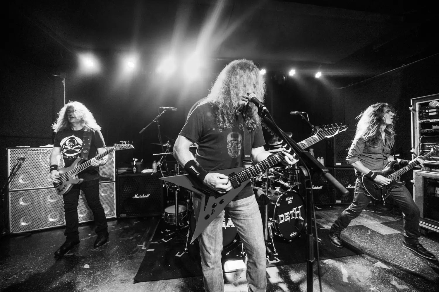 Vic and the Rattleheads Performs ’Hangar 18’’