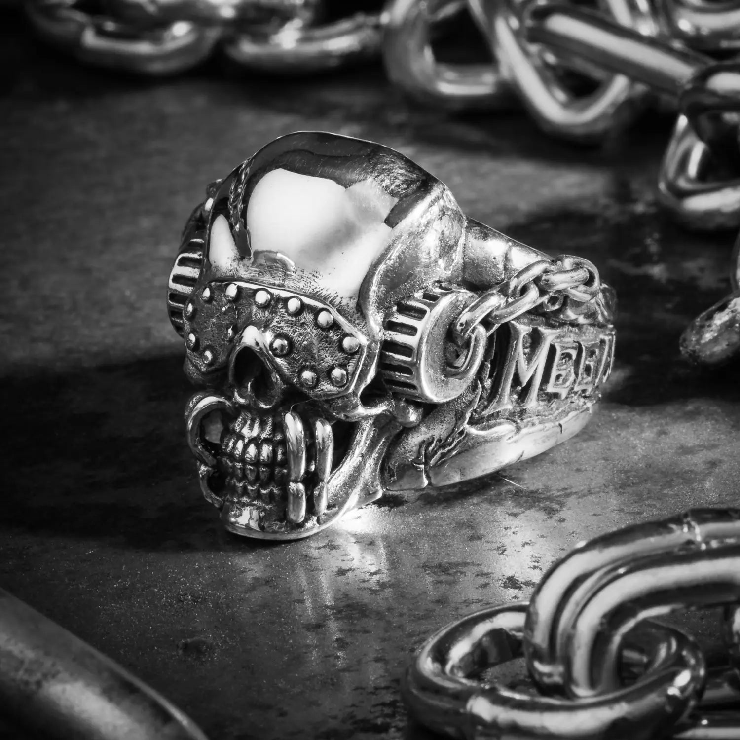 New Vic Rattlehead Ring!